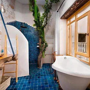 Mama Lova Hotel, Riad, Restaurant & Essaouira